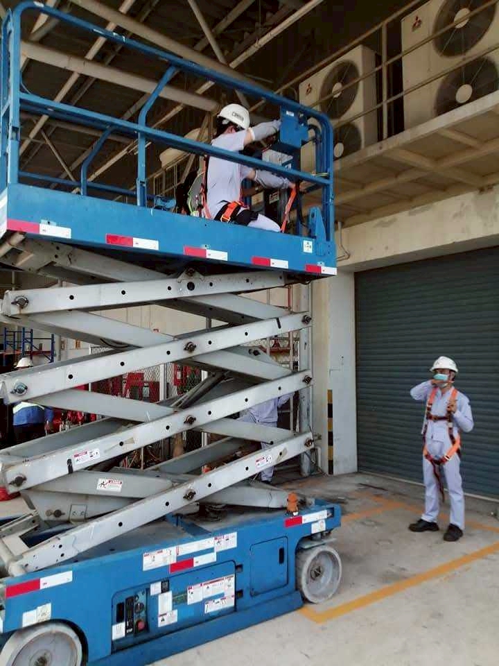 LINE_ALBUM_หลักสูตรรถกระเช้า X-Lift และ Boom Lift_250828_50.jpg - หลักสูตรรถกระเช้า X-Lift และ Boom Lift